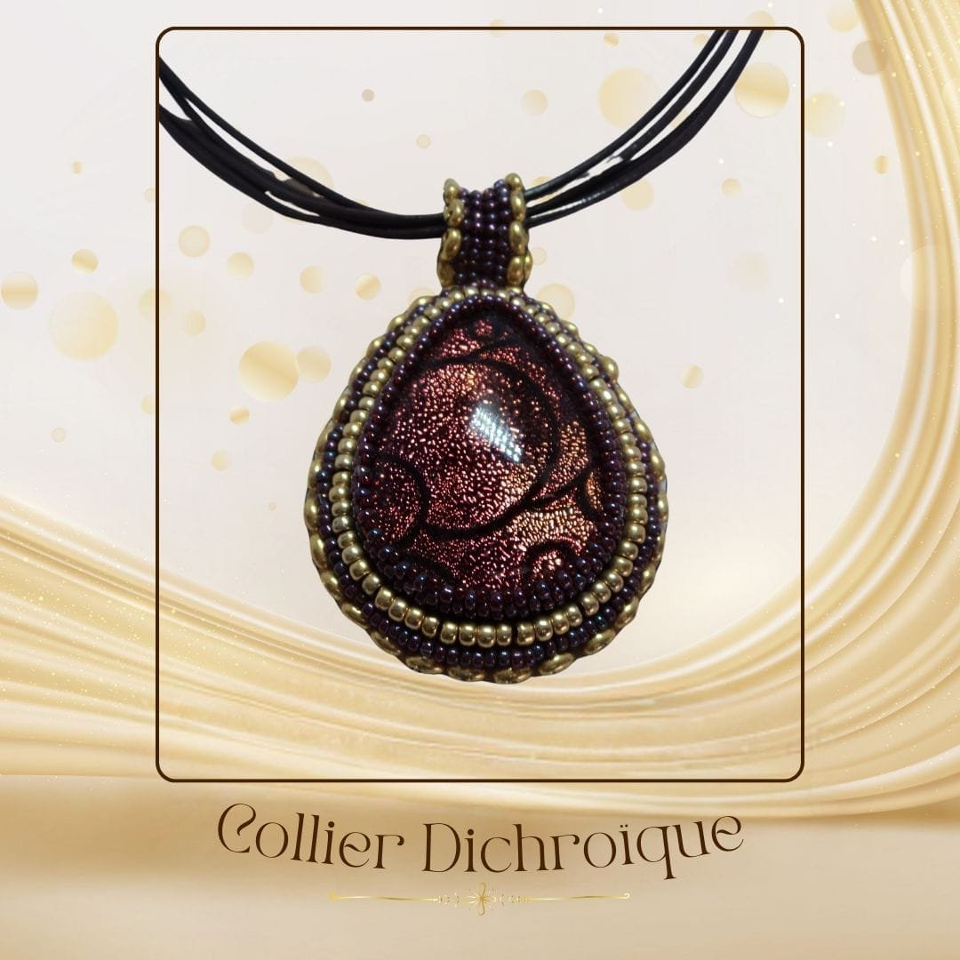 BIJ13COl002 - Collier Dichroïque aux Reflets Magiques (3)