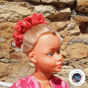 Chouchou au crochet - Pivoine fait main, vibrant et durable, parfait pour donner une touche tendance à toutes tes coiffures.