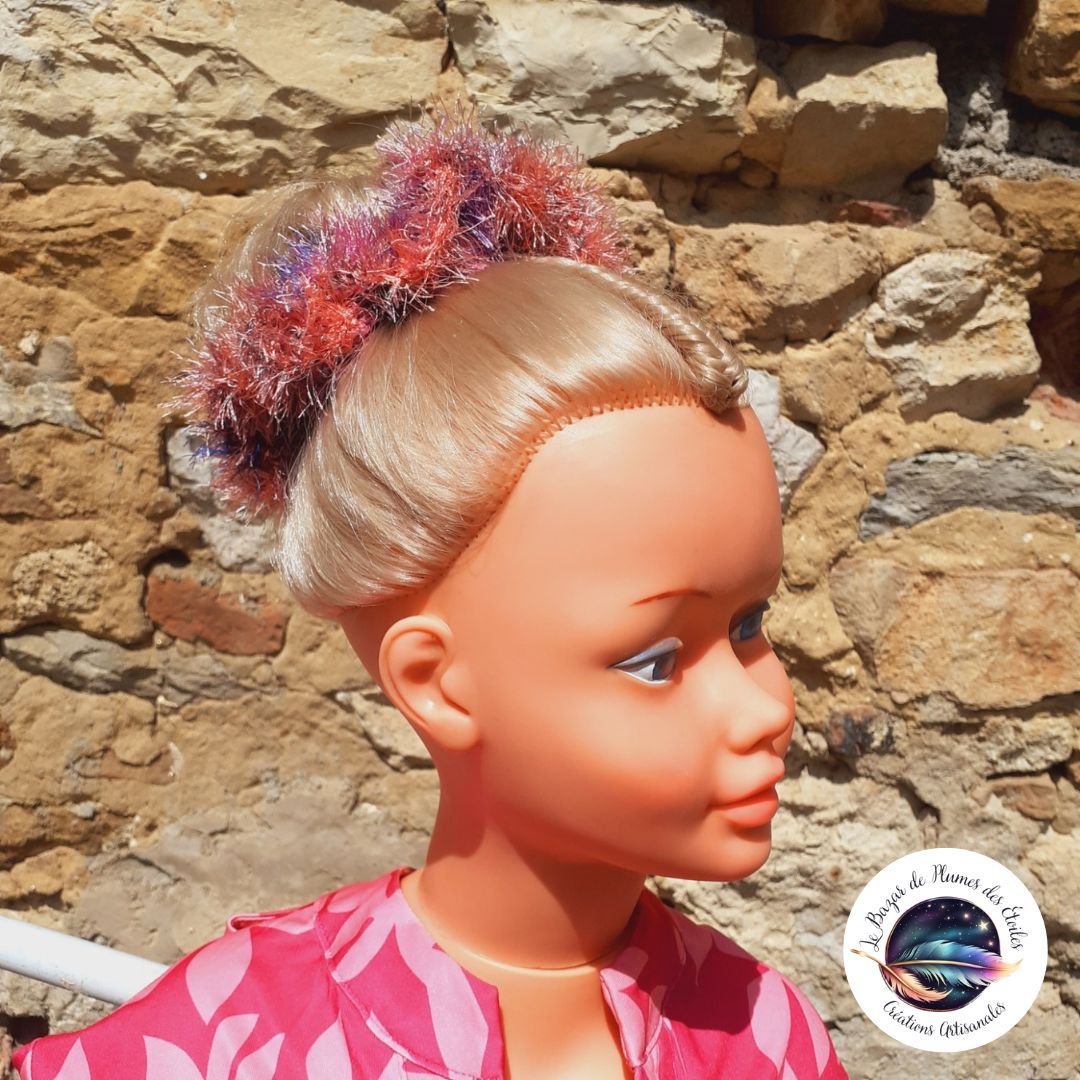 BEA25CHOU007-2 - Chouchou Poilu (3) Chouchous poilus au crochet faits main, uniques et durables, offrent style, douceur et fixations solides pour une coiffure tendance et éco-responsable.